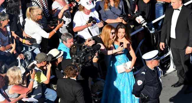 Selfies Banned On Red Carpet At Cannes Film Festival