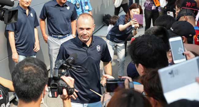 Iniesta’s Arrival In Japan Thrills Fans