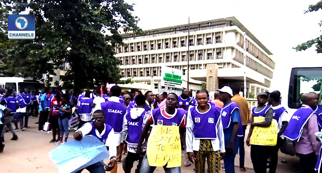 TUC protest Electricity Workers Picket Ministry Of Power In Abuja • Channels Television