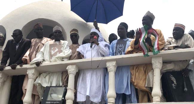 PHOTOS: Supporters Flood Sokoto Govt House As Tambuwal Dumps APC