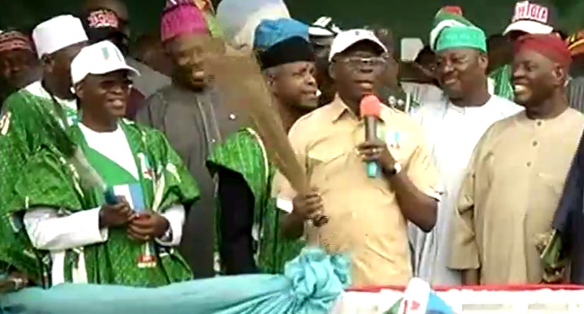 Osun Election: Oshiomhole Defends Aregbesola’s Performance, Rallies Support For Oyetola