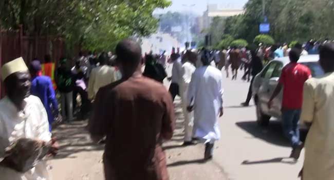 Shiites' Clash With Police In Pictures