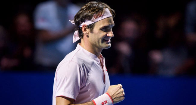 Struggling Federer Squeezes Into Basel Semi-Finals