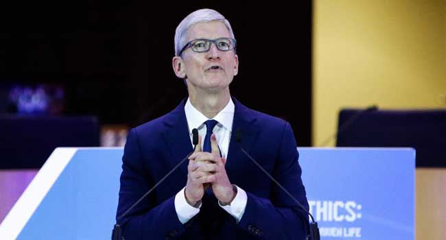 Apple Boss Cook Meets Chinese Regulator After HK App Criticism