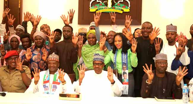 Buhari Hosts Support Groups At The Villa