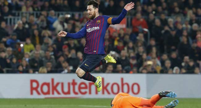 Messi Penalty Lifts Barca As Griezmann Eclipses Torres