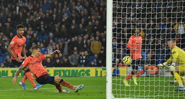 Silva Under Fire As Everton Crash