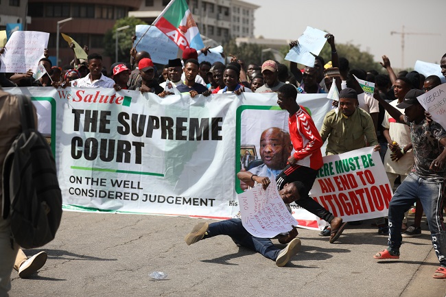 APC Supporters Protesting in Abuja, ask Supreme Court To Maintain Judgement On Imo Election PHOTO: Sodiq Adelakun