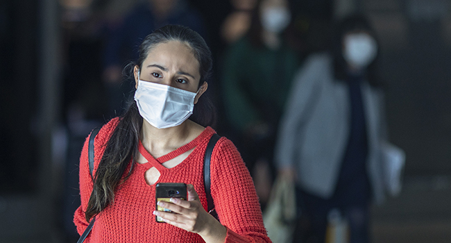 Travelers arrive to LAX Tom Bradley International Terminal wearing medical masks for protection against the novel coronavirus outbreak on February 2, 2020 in Los Angeles, California. DAVID MCNEW / GETTY IMAGES NORTH AMERICA / AFP