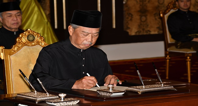 New Malaysia PM Sworn In Amid Crisis, Mahathir Fights On