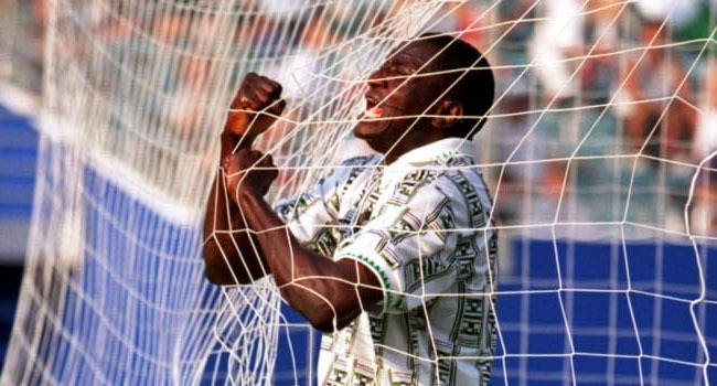 Rashidi Yekini celebrates scoring in Nigeria’s 3-0 win over Bulgaria at the 1994 FIFA World Cup USA. Photo: FIFA.com