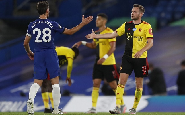 Chelsea's Spanish defender Cesar Azpilicueta (L) and Watford's English mifielder Tom Cleverley after the English Premier League football match between Chelsea and Watford at Stamford Bridge in London on July 4, 2020. (Photo by MATTHEW CHILDS / POOL / AFP) /