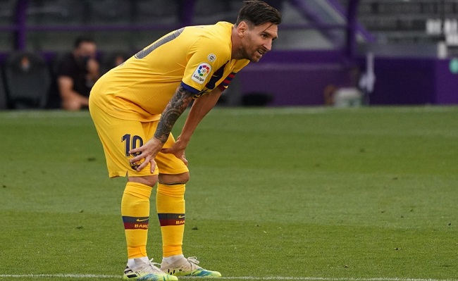 Barcelona's Argentinian forward Lionel Messi bends over during the Spanish league football match between Real Valladolid FC and FC Barcelona at the Jose Zorrilla stadium in Valladolid on July 11, 2020. (Photo by CESAR MANSO / AFP)