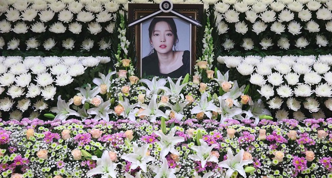 K-pop star Goo Hara's portrait at a memorial altar at a hospital in Seoul. AFP