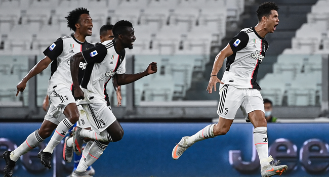 Juventus' Portuguese forward Cristiano Ronaldo (R) celebrates after scoring during the Italian Serie A football match between Juventus and Sampdoria played behind closed doors at the Allianz Stadium in Turin on July 26, 2020. MARCO BERTORELLO / AFP