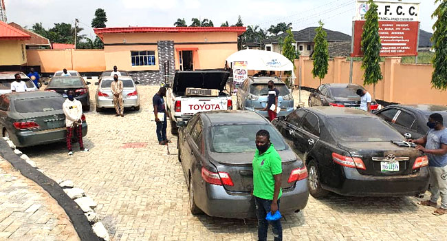 EFCC Arrests 32 ‘Yahoo Boys,’ Seize 12 Cars In Oyo