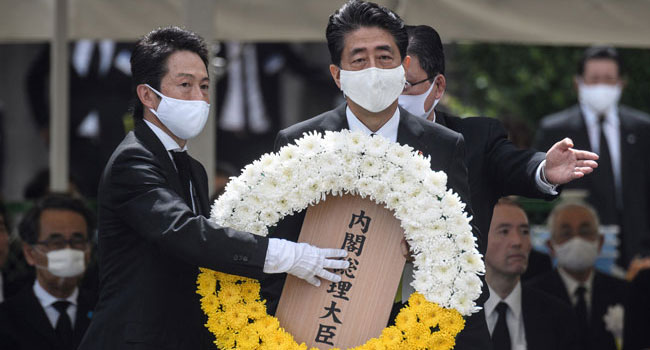 Japanese Prime Minister Shinzo Abe lays a wreath during a ceremony marking the 75th anniversary of the atomic bombing of Nagasaki, at the Nagasaki Peace Park on August 9, 2020. Philip FONG / AFP