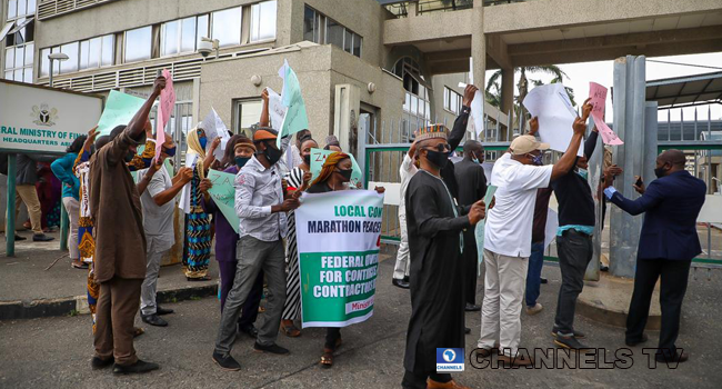 Local contractors held banners and protested unpaid benefits in front of the Ministry of Finance on August 31, 2020.