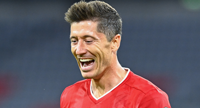 Bayern Munich's Polish forward Robert Lewandowski celebrates scoring his team's fourth goal during the UEFA Champions League, second-leg round of 16, football match FC Bayern Munich v FC Chelsea in Munich, southern Germany on August 8, 2020. Tobias SCHWARZ / AFP