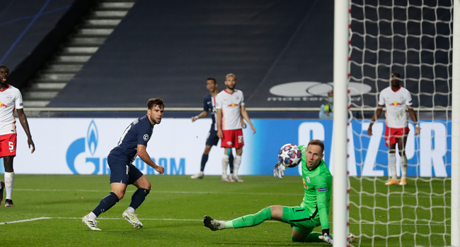 Paris Saint-Germain's Spanish defender Juan Bernat scores his team's third goal past Leipzig's Hungarian goalkeeper Peter Gulacsi during the UEFA Champions League semi-final football match between Leipzig and Paris Saint-Germain at the Luz stadium in Lisbon on August 18, 2020. Manu Fernandez / POOL / AFP