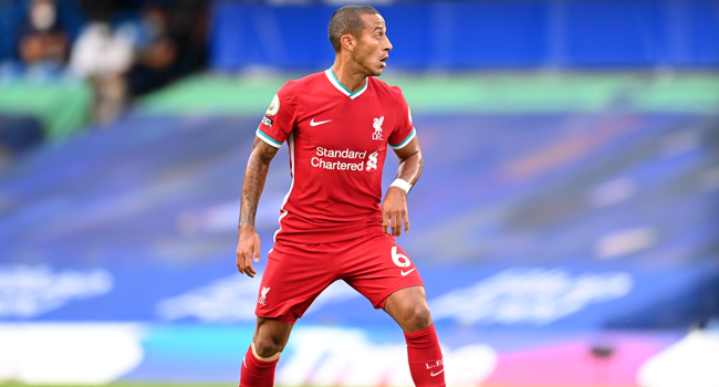 Liverpool's Spanish midfielder Thiago Alcantara looks to play a pass during the English Premier League football match between Chelsea and Liverpool at Stamford Bridge in London on September 20, 2020. Michael Regan / POOL / AFP