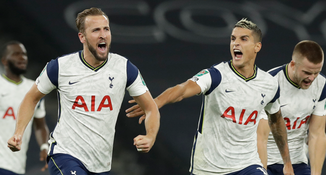 Tottenham Hotspur's English striker Harry Kane (L) and Tottenham Hotspur's Argentinian midfielder Erik Lamela celebrate victory after Chelsea's English midfielder Mason Mount missed his penalty during the English League Cup fourth round football match between Tottenham Hotspur and Chelsea at Tottenham Hotspur Stadium in London, on September 29, 2020. Matt Dunham / AFP