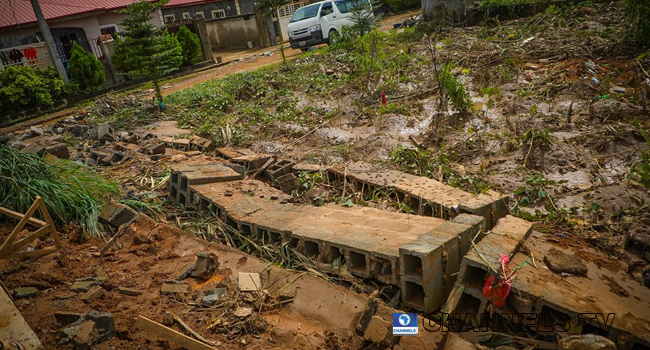 Trademoore Estate, Lugbe, Abuja was flooded after a torrential rainfall on August 26, 2020. Photos: Sodiq Adelakun/ Channels Television