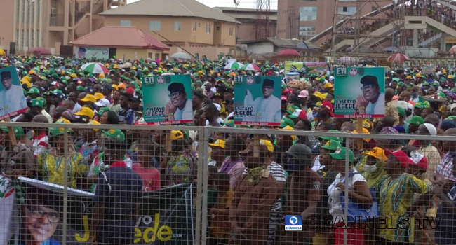 A cross-section of the crowd at the PDP flag-off rally in Akure for the Ondo governorship election on September 12, 2020.