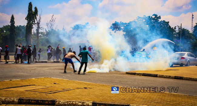 Police Fire Teargas At #ENDSARS Protesters In Abuja