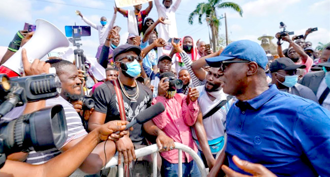 PHOTOS! #SARSMUSTEND: Sanwo-Olu Joins Protest