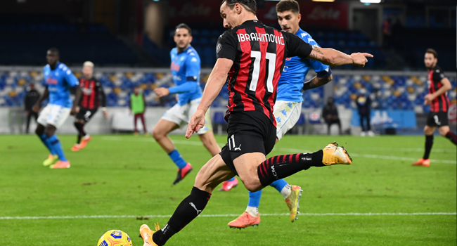 AC Milan's Swedish forward Zlatan Ibrahimovic centres the ball before feeling pain at his left leg, a thigh muscle strain during the Italian serie A football match Napoli vs AC Milan on November 22, 2020 at the San Paolo stadium in Naples. ANDREAS SOLARO / AFP