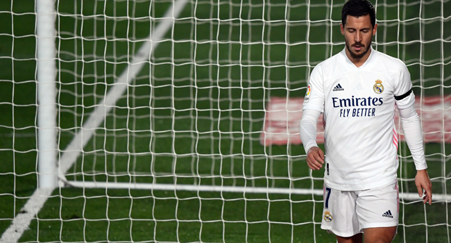 Real Madrid's Belgian forward Eden Hazard leaves the pitch during the Spanish League football match between Real Madrid and Deportivo Alaves at the Alfredo Di Stefano stadium in Madrid, on November 28, 2020. PIERRE-PHILIPPE MARCOU / AFP