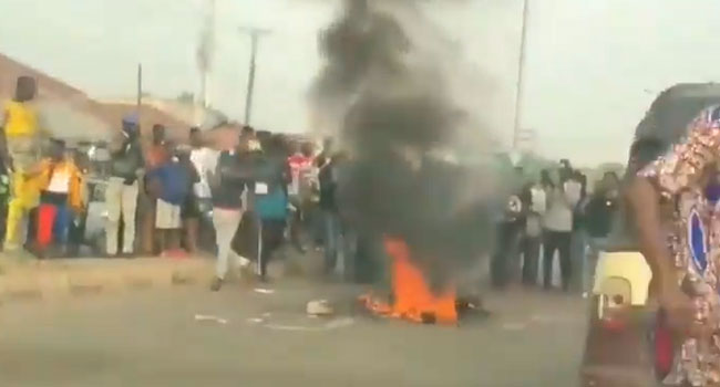 Alleged Robbery: Mob Set Two Ablaze In Ibadan