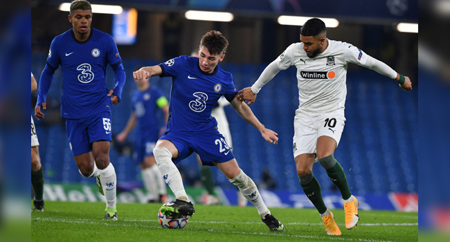 FK Krasnodar's Brazilian midfielder Maciel Sousa Campos (R) vies with Chelsea's Scottish midfielder Billy Gilmour (C) during the UEFA Champions League Group E football match between Chelsea and FK Krasnodar at Stamford Bridge in London on December 8, 2020. Ben STANSALL / AFP