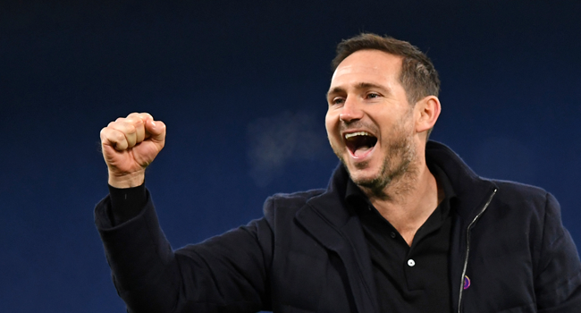 Chelsea's English head coach Frank Lampard (C) celebrates at the end of the game during the English Premier League football match between Chelsea and Leeds United at Stamford Bridge in London on December 5, 2020. Chelsea won the game 3-1. DANIEL LEAL-OLIVAS / POOL / AFP