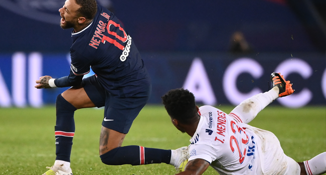 Paris Saint-Germain's Brazilian forward Neymar (L) is tackled by Lyon's Dutch defender Kenny Tete during the French L1 football match between Paris Saint-Germain (PSG) and Lyon (OL), on December 13, 2020 at the Parc des Princes stadium in Paris. FRANCK FIFE / AFP