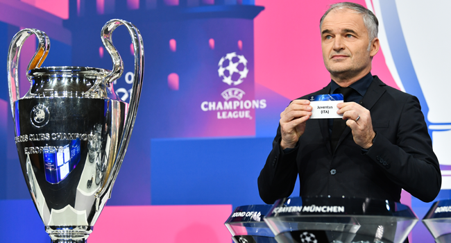 This handout photograph taken and released on December 14, 2020 by the Union of European Football Associations (UEFA) shows Swiss football player Stephane Chapuisat revealing the slip of Juventus during the draw for the round of 16 of the UEFA Champions League football tournament at the UEFA headquarters in Nyon. Harold Cunningham / UEFA / AFP