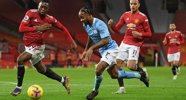 Manchester United's English defender Aaron Wan-Bissaka (L) vies with Manchester City's English midfielder Raheem Sterling (C) during the English Premier League football match between Manchester United and Manchester City at Old Trafford in Manchester, north west England, on December 12, 2020. Michael Regan / POOL / AFP