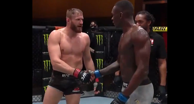 Blachowicz Stuns Previously-Unbeaten Adesanya At UFC 259