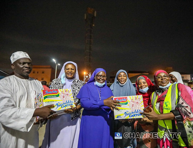 Cardinal Onaiyekan donates Iftar meals to Muslims as Christians and Muslims break fast together on April 22, 2020 in Abuja. Sodiq Adelakun/Channels Television