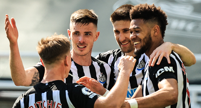 Newcastle United's Brazilian striker Joelinton (R) celebrates with teammates after scoring a goal during the English Premier League football match between Newcastle United and West Ham United at St James' Park in Newcastle-upon-Tyne, north east England on April 17, 2021. dave rogers / POOL / AFP