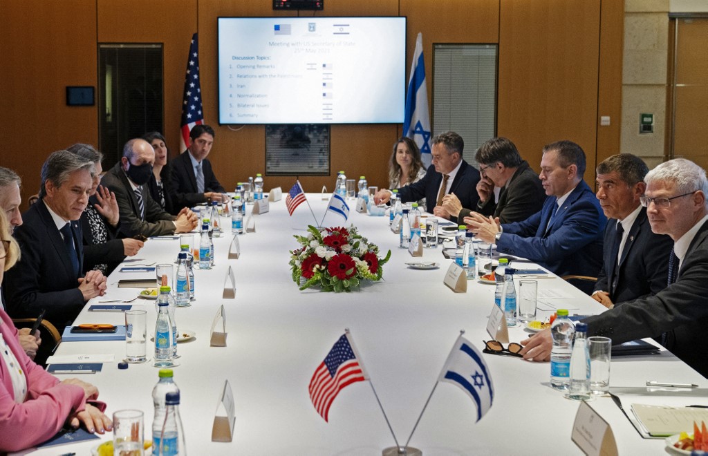 Israeli Foreign Minister Gabi Ashkenazi (2nd-R) meets with US Secretary of State Antony Blinken in Jerusalem on May 25, 2021, days after an Egypt-brokered truce halted fighting between the Jewish state and the Gaza Strip's rulers Hamas Alex Brandon / POOL / AFP