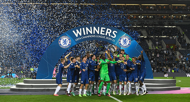 Chelsea's players celebrate with the trophy after winning the UEFA Champions League final football match at the Dragao stadium in Porto on May 29, 2021. PIERRE-PHILIPPE MARCOU / POOL / AFP