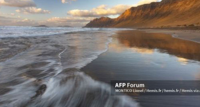 Spain,-Canary-Islands,-Lanzarote-Island,-Famara-beach