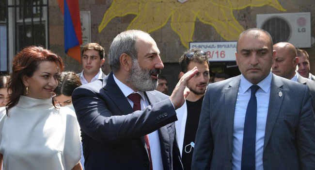Armenia's acting Prime Minister Nikol Pashinyan (C) waves as he walks to vote at a polling station during early parliamentary elections in Yerevan on June 20, 2021. Karen MINASYAN / AFP