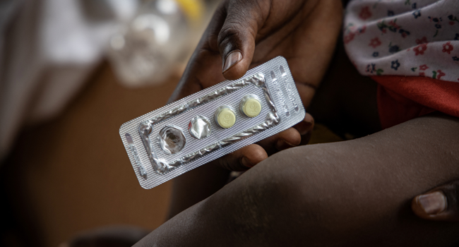  In this file photo taken on August 19, 2019 a person holds a seasonal malaria chemoprevention (SMC) tablet received in Koubri's health center, south east of Burkina Faso's capital Ouagadougou. Olympia DE MAISMONT / AFP