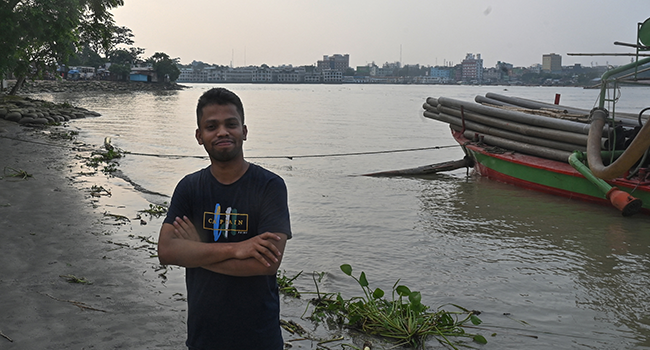 In this picture taken on October 26, 2021 Sohanur Rahman, a voluntary climate activist of a Bangladeshi youth organisation for raising awareness who is also a participant of the upcoming cop26 conference, poses for a photo in Barisal, Bangladesh. Munir UZ ZAMAN / AFP