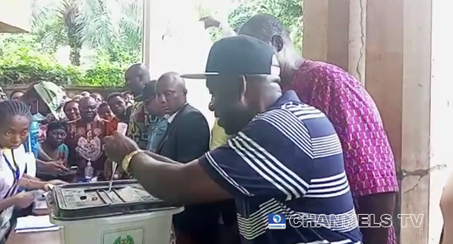 Charles Soludo casts his vote on November 6, 2021.