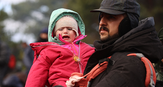 A picture taken on November 8, 2021 shows migrants at the Belarusian-Polish border in the Grodno region. Leonid Shcheglov / BELTA / AFP