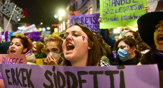 Demonstrators chant slogans during a protest against gender-based violence on the International Day for the Elimination of Violence Against Women, in Istanbul, on November 25, 2021. ZEYNEP KURAY / AFP